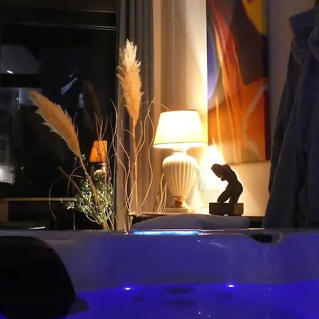 Semesterbostad Liberty Suites / Loft 100m2 Avec Jacuzzi Privatif *