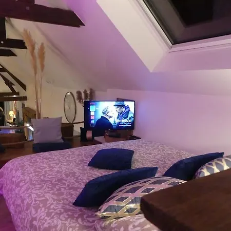 Liberty Suites / Loft 100m2 Avec Jacuzzi Privatif Saint-Jean-sur-Mayenne